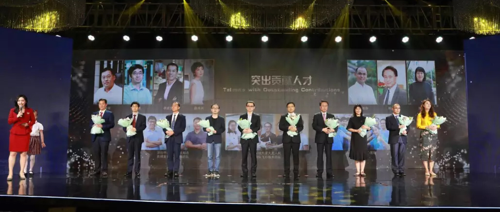 用一朵棉花改变天下，，，，，，银河集团官网董事长李建全获龙华“突出孝顺人才”奖