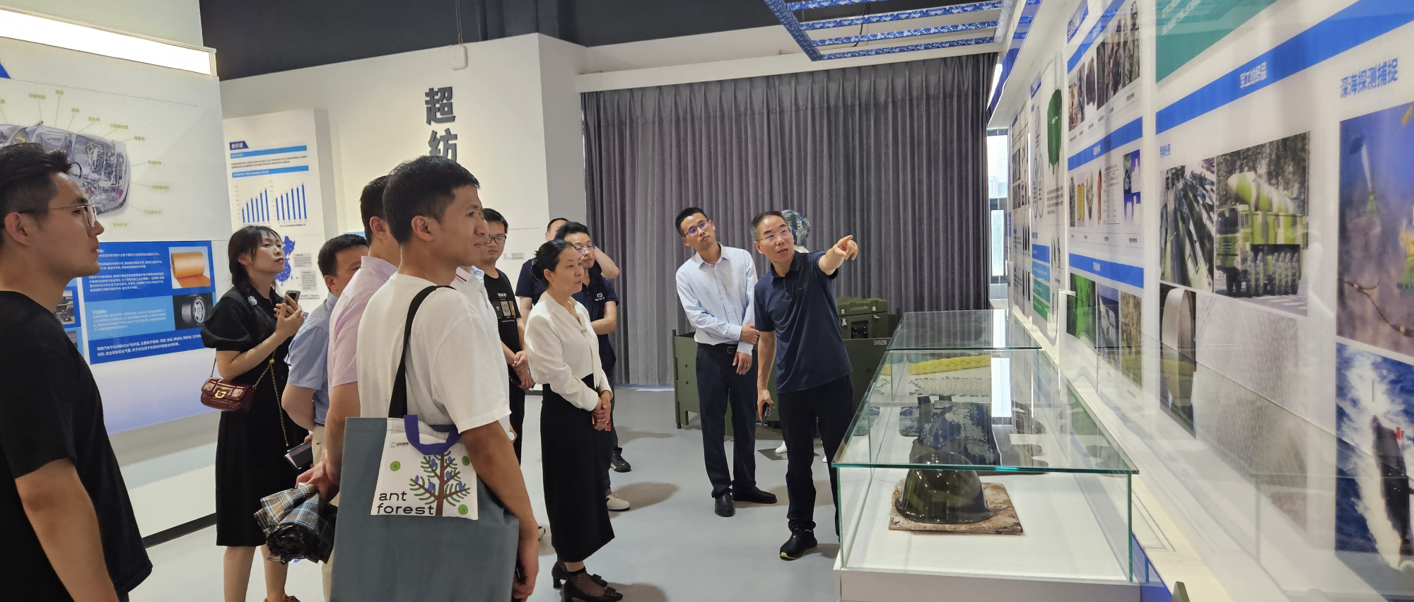 中南医院旅行银河集团官网立异研究院相助高校武汉纺织大学，，，，，，，，共探医纺团结立异之路